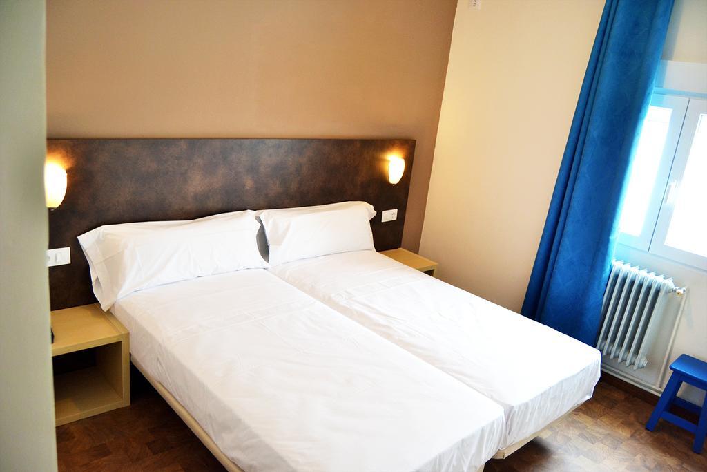 Hostal Restaurante Los Mellizos Guarroman ภายนอก รูปภาพ