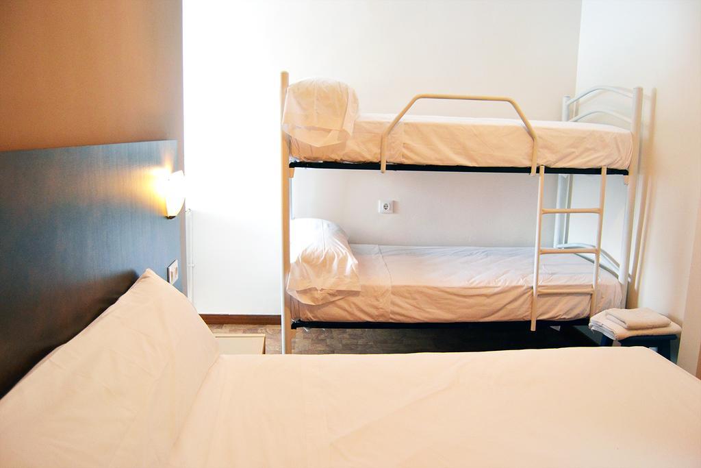 Hostal Restaurante Los Mellizos Guarroman ภายนอก รูปภาพ